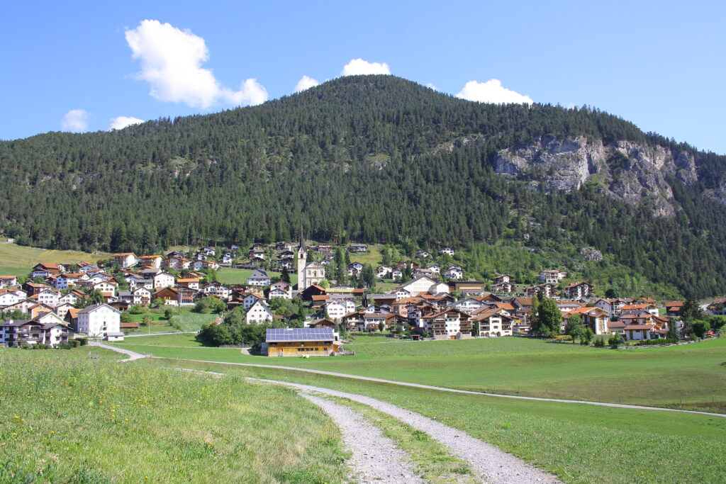 Alvaneu-Dorf sonnige Hochterrasse mit Chalet-Conzen