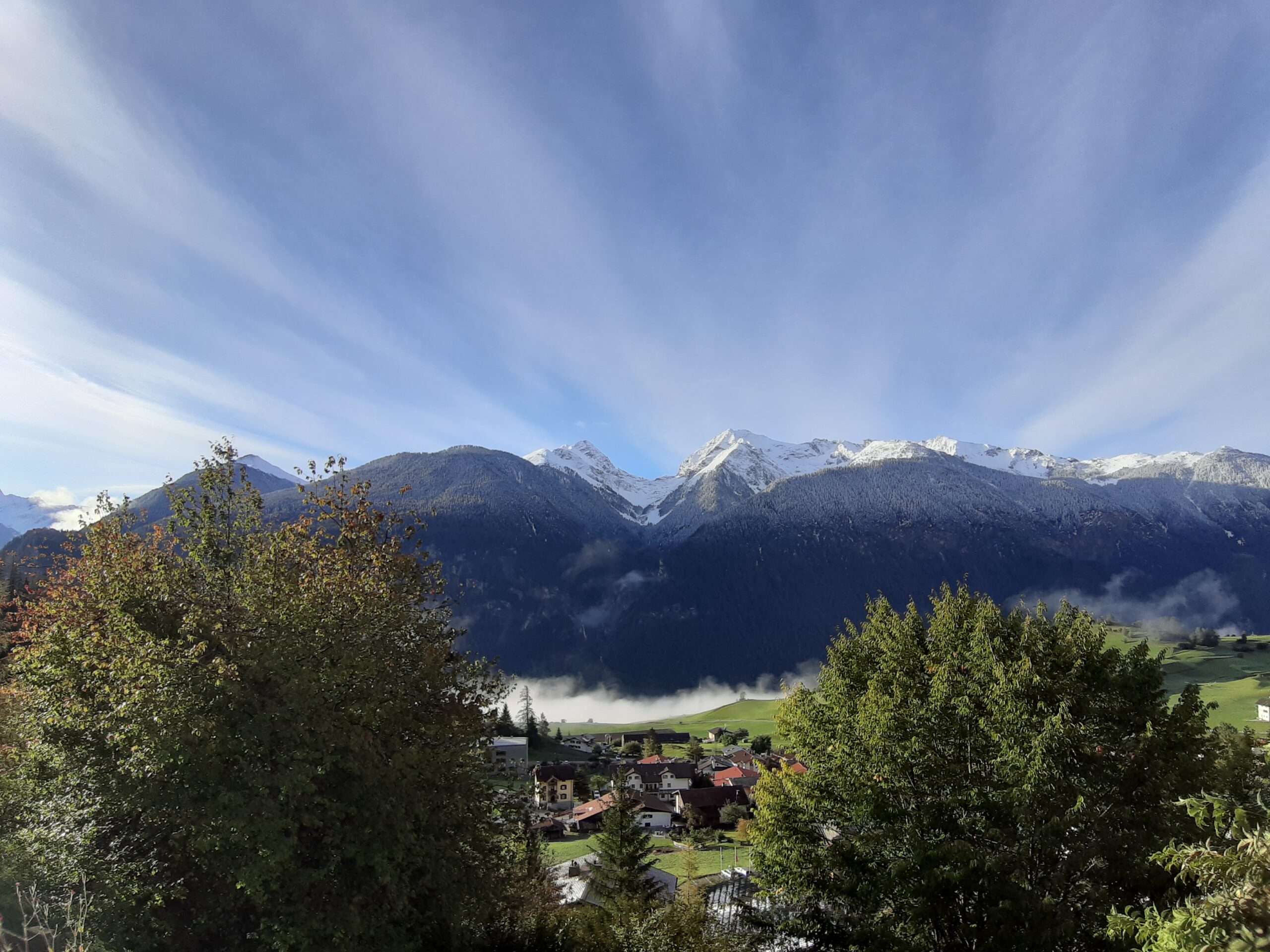 Alvaneu Sonnenaufgang und Wolken im Tal